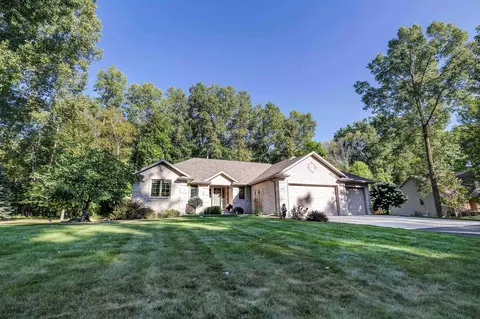 2258 Ives Ln, Suamico, WI 54173