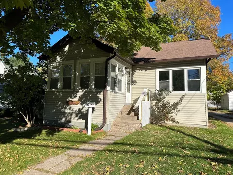 146 N 12th St, Clintonville, WI 54929