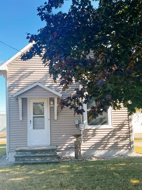 326 S Wisconsin St, Pulaski, WI 54162