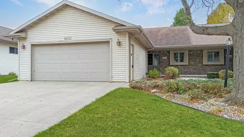 2033 Autumn Ln, Kaukauna, WI 54130