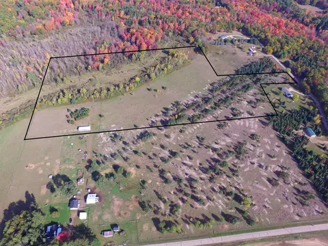 21 St Dr, Wild Rose, WI 54984