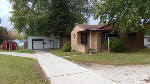 1742 Main St, Green Bay, WI 54302
