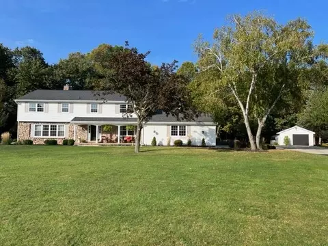 37 Meadowbrook Ct, Appleton, WI 54914