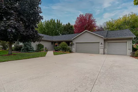 n9163 Christopher Lane, Appleton, WI 54915