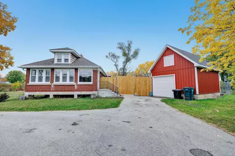 1101 Valley Ln, Green Bay, WI 54303