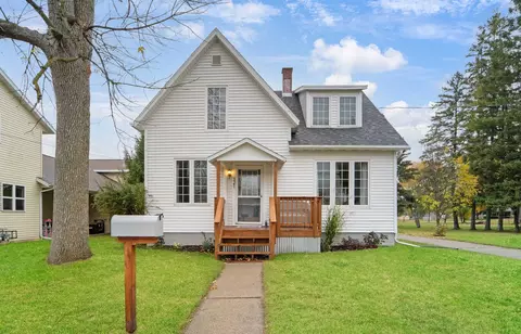 321 W Pearl St, Seymour, WI 54165