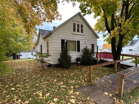803 Fremont St, Algoma, WI 54201