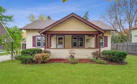 1007 N Owaissa St, Appleton, WI 54911
