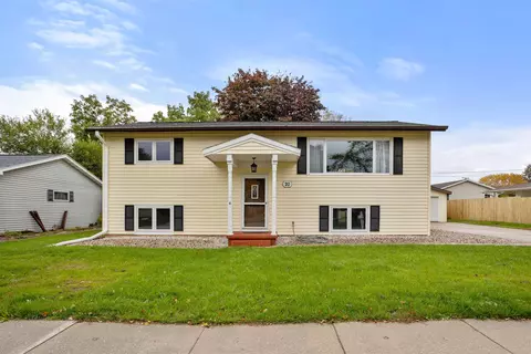 20 N Linden Ln, Appleton, WI 54915