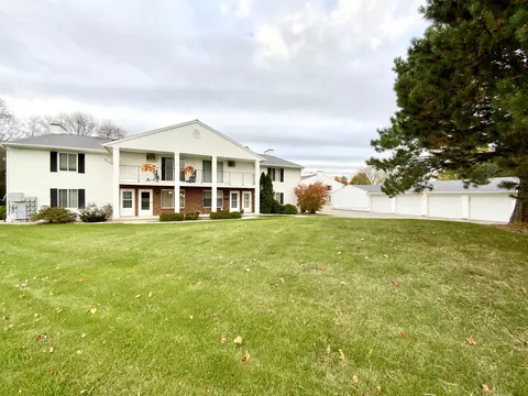47 University Dr, Fond Du Lac, WI 54935