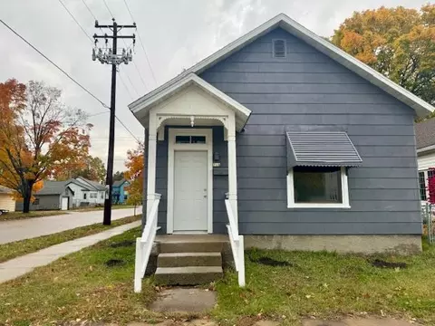 718 11th Ave, Menominee, MI 49858