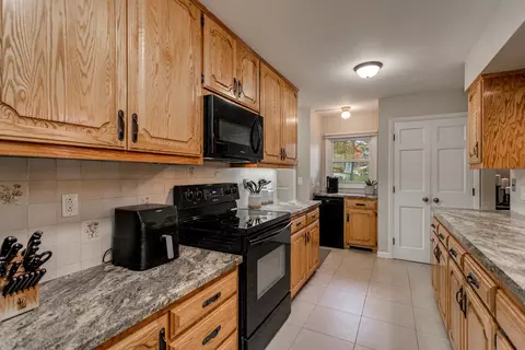 2716 N Beechwood Ct, Appleton, WI 54911 photo 12