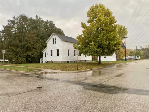2823 Gilbert St, Marinette, WI 54143