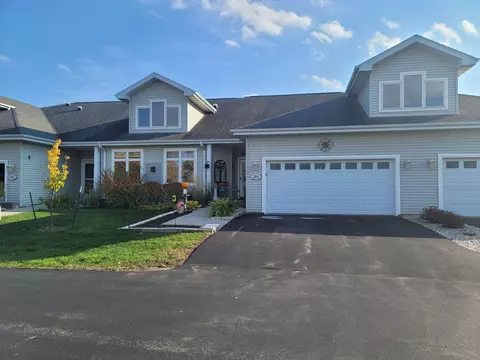 324 Southlake Cir, Fond Du Lac, WI 54935