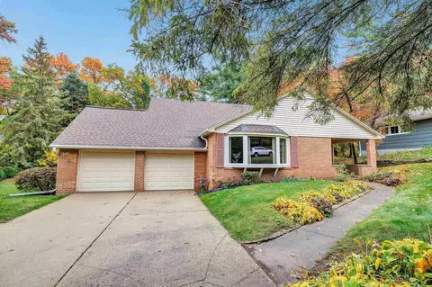 1016 St Lawrence Dr, Green Bay, WI 54311