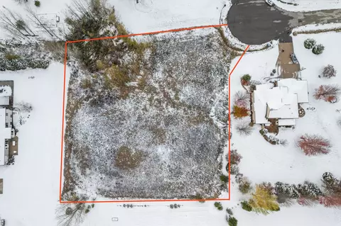 champagne court, Appleton, WI 54913
