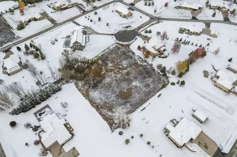 champagne court, Appleton, WI 54913 photo 8