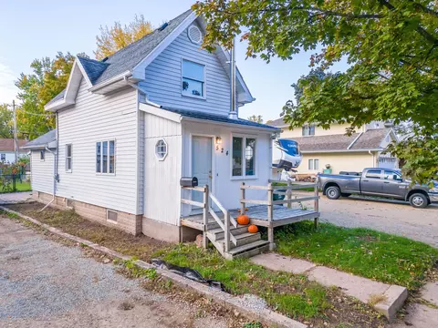 524 E Hancock St, New London, WI 54961