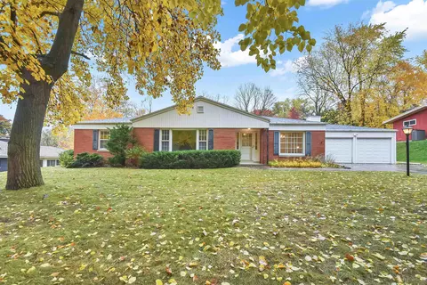218 Warren Ct, Green Bay, WI 54301
