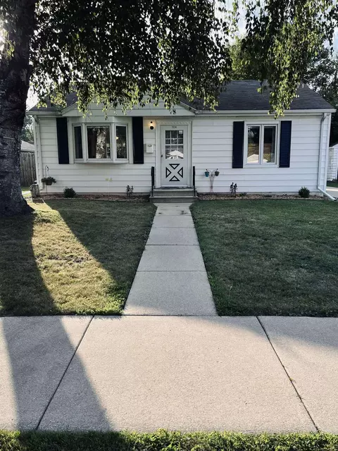 1134 Meacham St, Green Bay, WI 54304