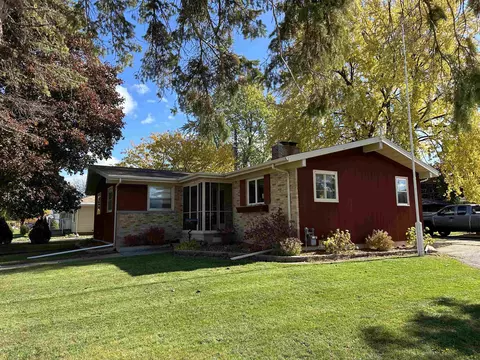 1133 W 5th Ave, Oshkosh, WI 54902