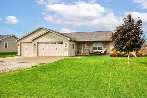 617 Debruin Rd, Combined Locks, WI 54113