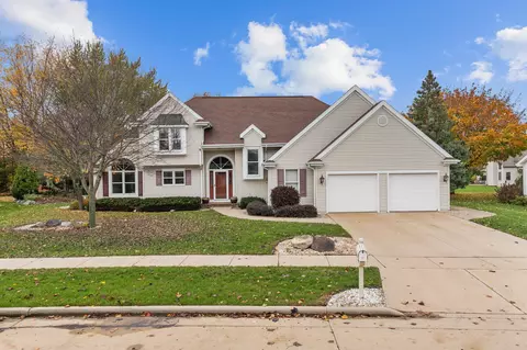 525 Fox Fire Dr, Oshkosh, WI 54904