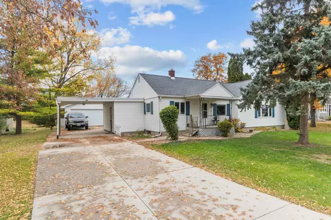 1134 Mayer St, Menasha, WI 54952