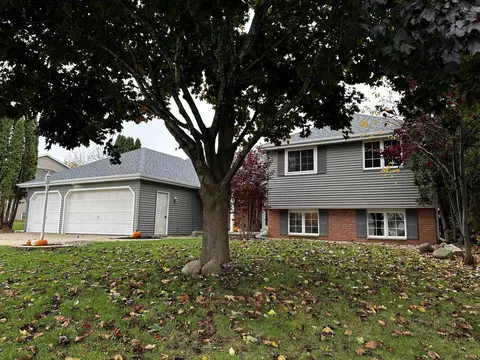 n1365 Tuckaway Court, Greenville, WI 54942