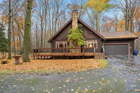 2069 Scray Hill Rd, De Pere, WI 54115