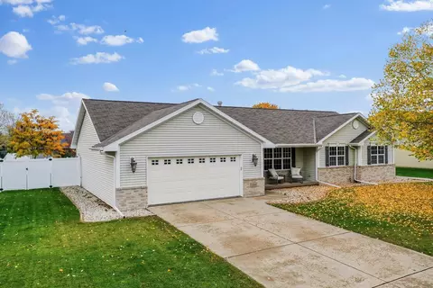 334 Cross Gate Ln, De Pere, WI 54115
