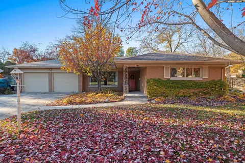 381 St Marys Blvd, Green Bay, WI 54301