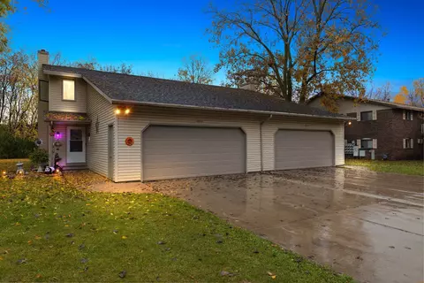 2041 Hilltop Dr, Green Bay, WI 54313