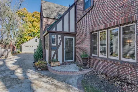 926 E College Ave, Appleton, WI 54911 photo 2