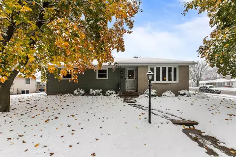 982 Evans St, Neenah, WI 54956