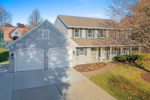 2910 Painted Trail Ct, Green Bay, WI 54313
