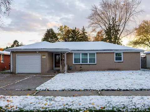 1694 Fiesta Ln, Green Bay, WI 54302