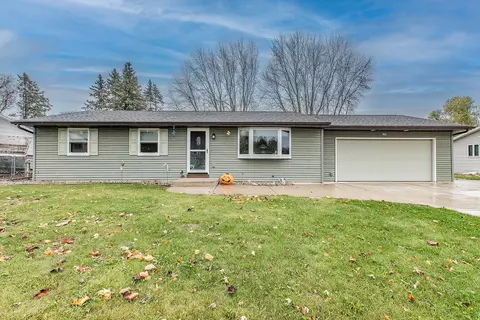 172 Nancy Ln, Pulaski, WI 54162