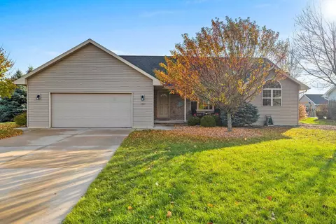 2901 Flowering Peach Dr, Green Bay, WI 54313