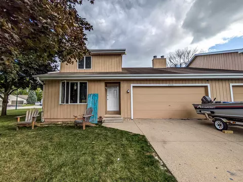 1923 W Jonathon Dr, Appleton, WI 54914 photo 2