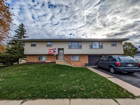 911 E Airport Rd, Menasha, WI 54952