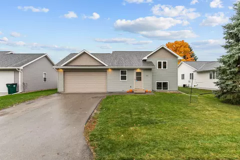 524 Northridge Dr, New London, WI 54961