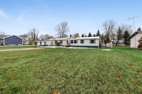 407 Riverview Ct, Fremont, WI 54940