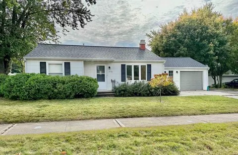2056 Hillview Dr, Green Bay, WI 54302