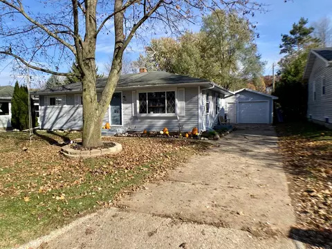 1122 S Cleveland St, Shawano, WI 54166