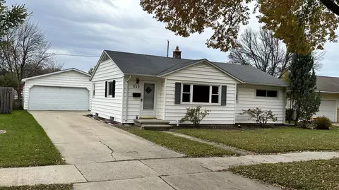 332 S Karlyn St, Kimberly, WI 54136