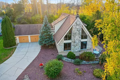 825 S Ridgeway Dr, Sturgeon Bay, WI 54235