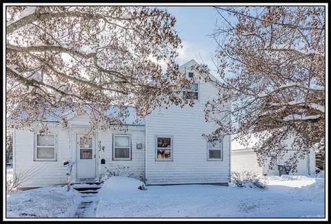 902 W Waupaca St, New London, WI 54961