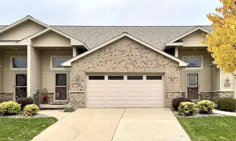 1255 Prairie Falcon Trl, Green Bay, WI 54313