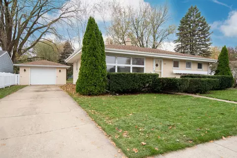 1067 W 4th Ave, Oshkosh, WI 54902